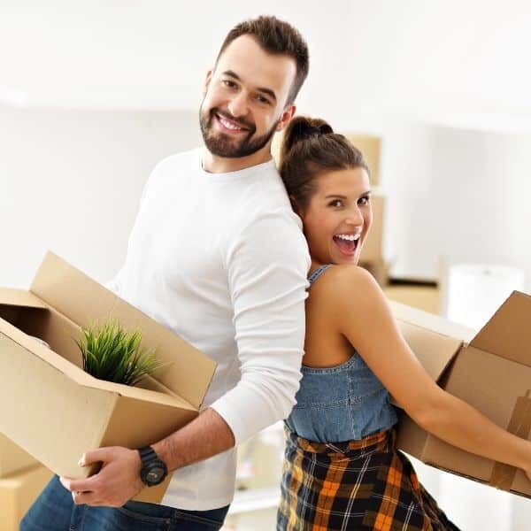 A couple getting ready to move book a move out cleaning service